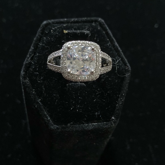 Square cut centre SZ stone. CZ surrounds & down the shaft 925 SS Size 6 - Picture 2 of 9